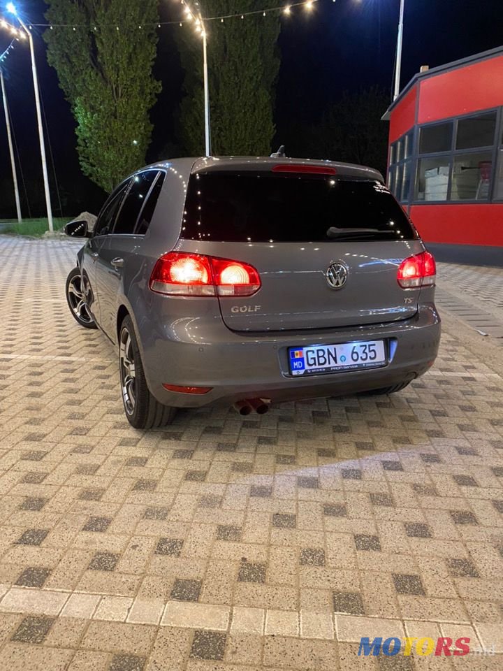 2011' Volkswagen Golf photo #2