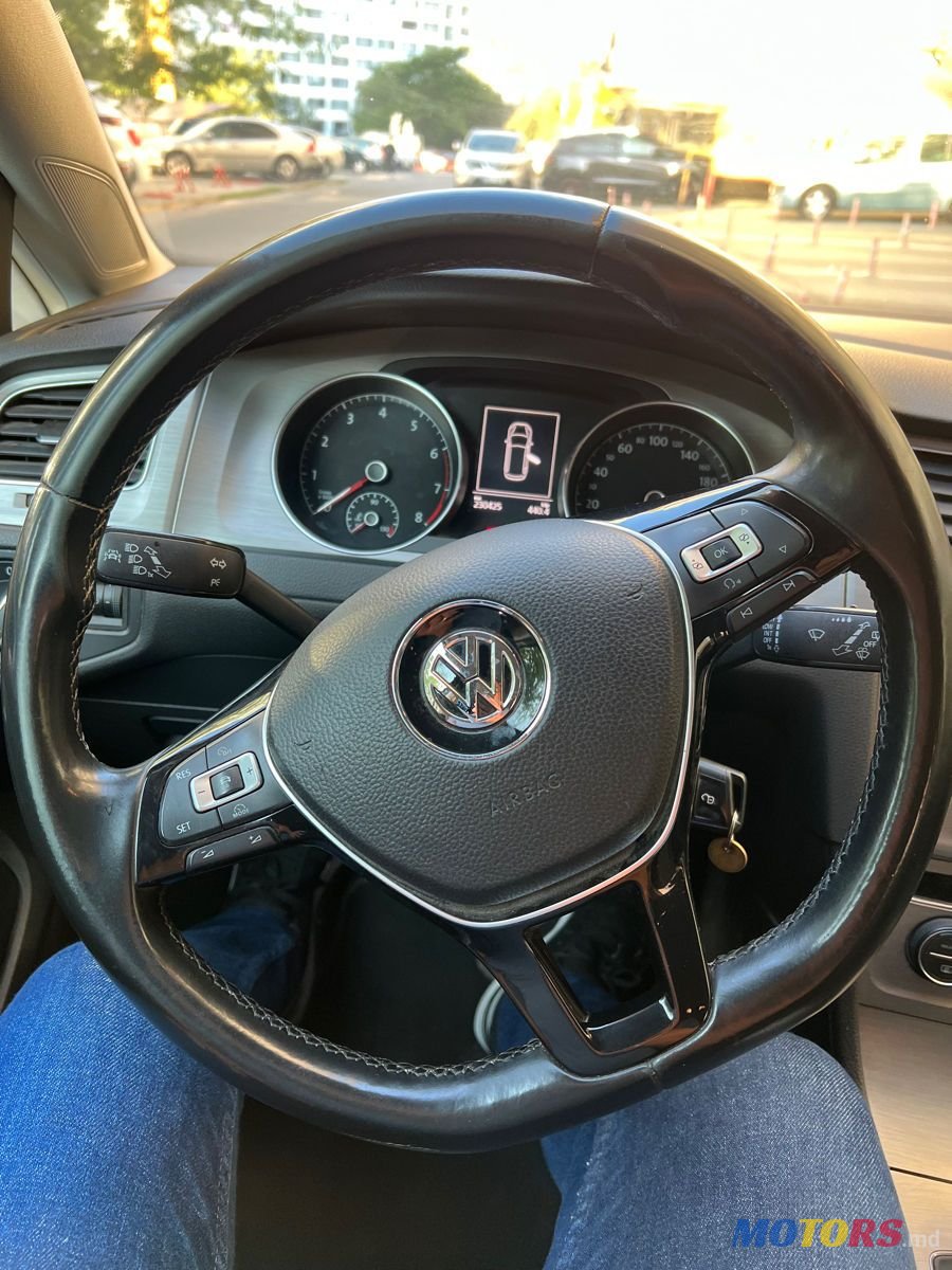 2013' Volkswagen Golf photo #6