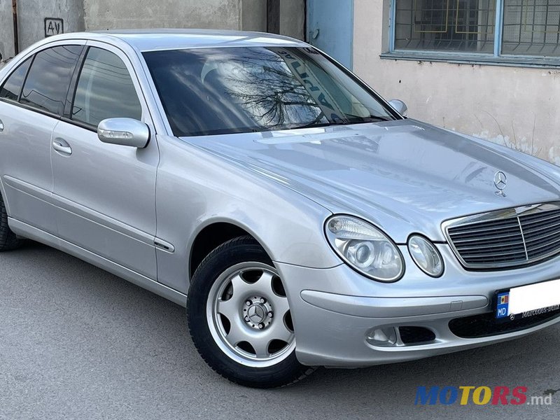 2005' Mercedes-Benz E Класс photo #3