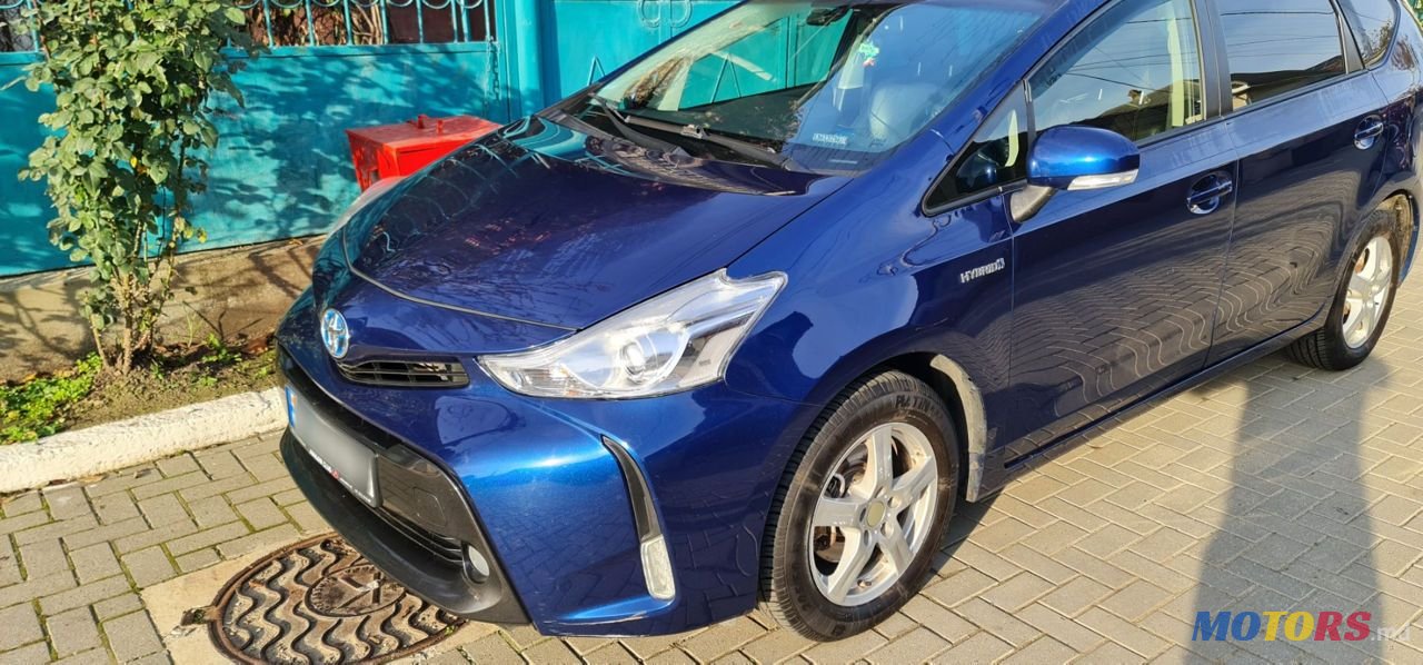 2015' Toyota Prius + photo #2