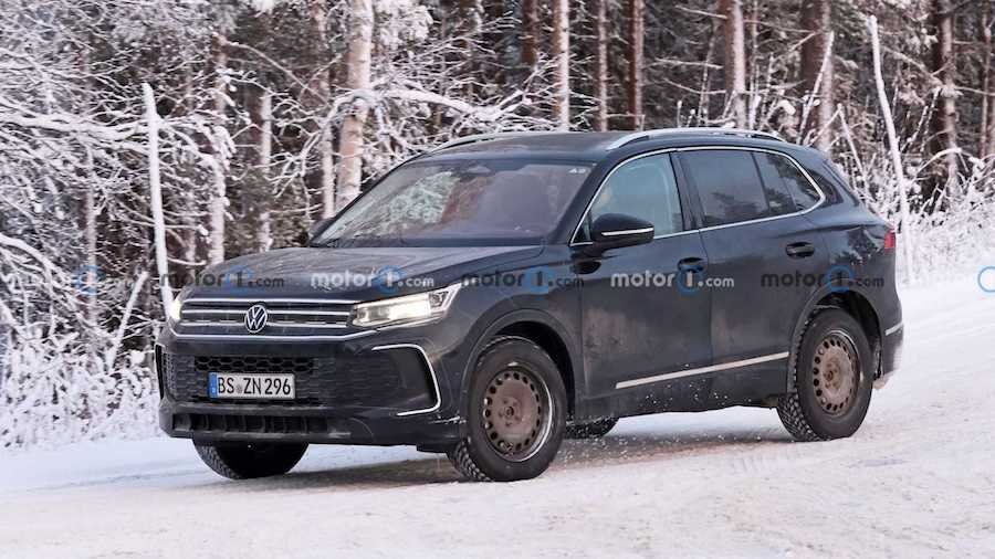 2024 Volkswagen Tiguan Spied With Clever Camo, Fake Exhaust Tips