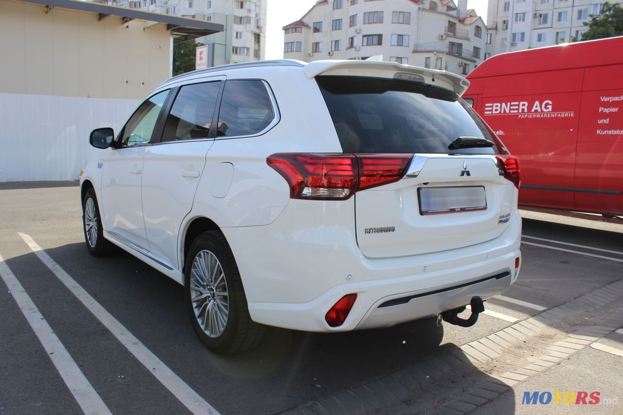 2019' Mitsubishi Outlander photo #4