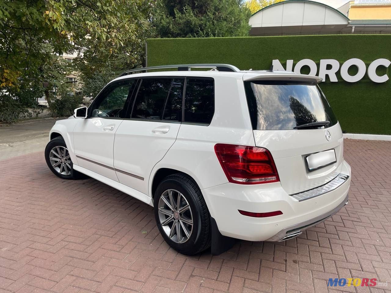 2012' Mercedes-Benz GLK-Class photo #2