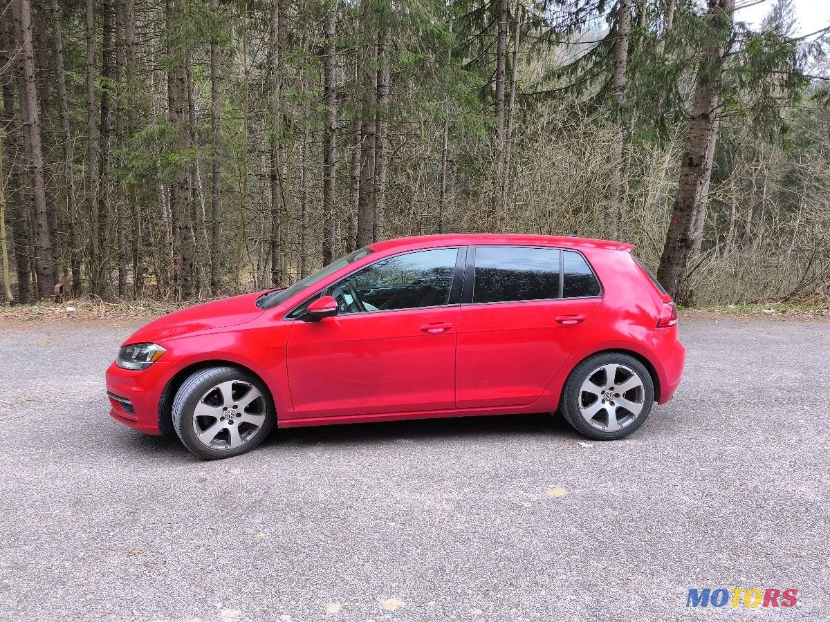 2019' Volkswagen Golf photo #6