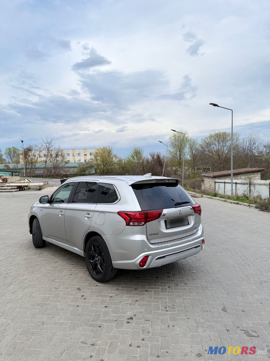 2018' Mitsubishi Outlander photo #3
