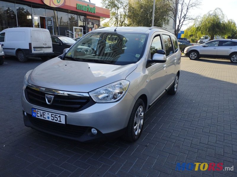 2013' Dacia Lodgy photo #2