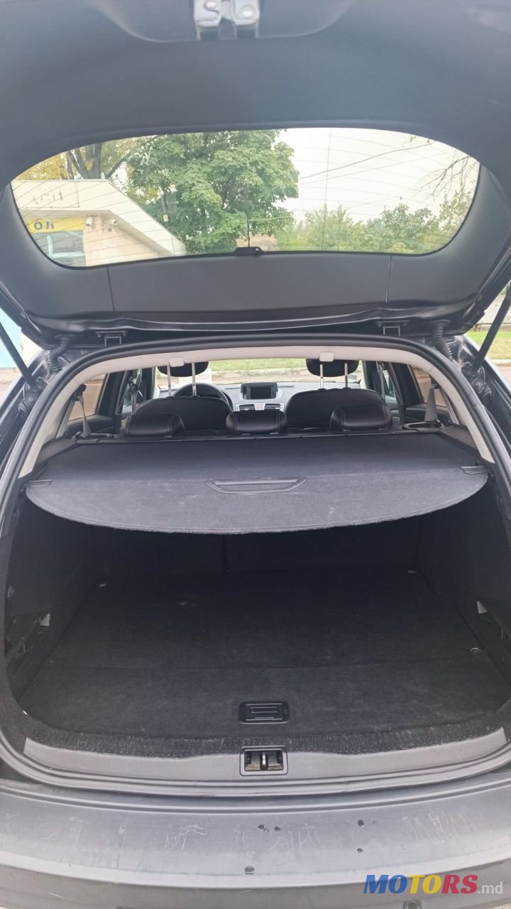 2010' Renault Megane photo #4