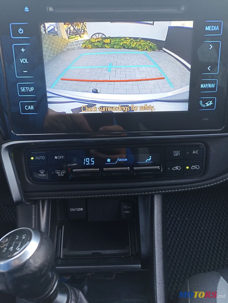 2015' Toyota Auris photo #6