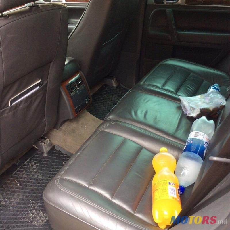 2004' Volkswagen Touareg photo #3
