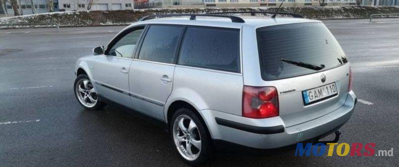 2004' Volkswagen Passat photo #1