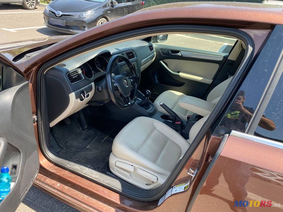 2017' Volkswagen Jetta photo #6