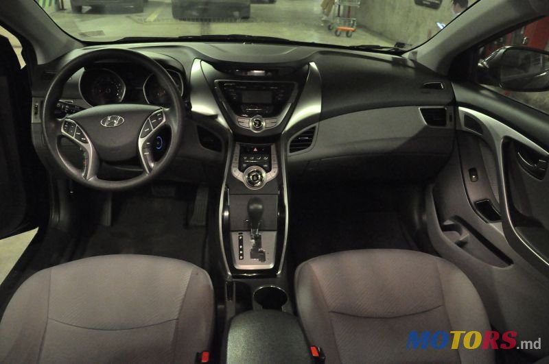 2013' Hyundai Elantra photo #2