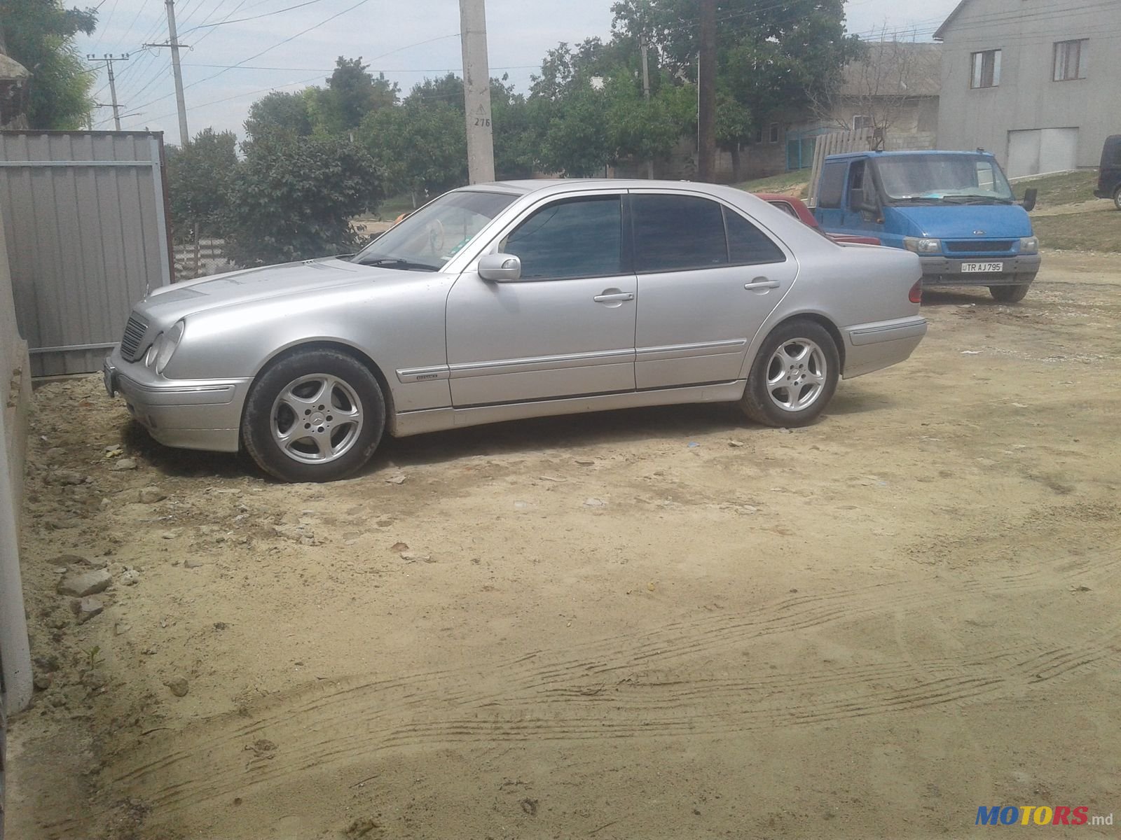 2001' Mercedes-Benz E-Class photo #1