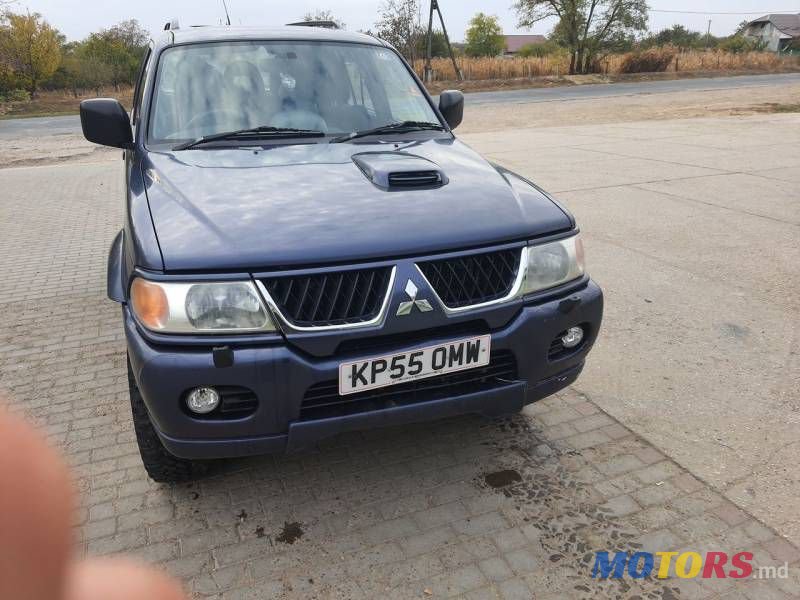 2005' Mitsubishi Pajero Sport photo #2