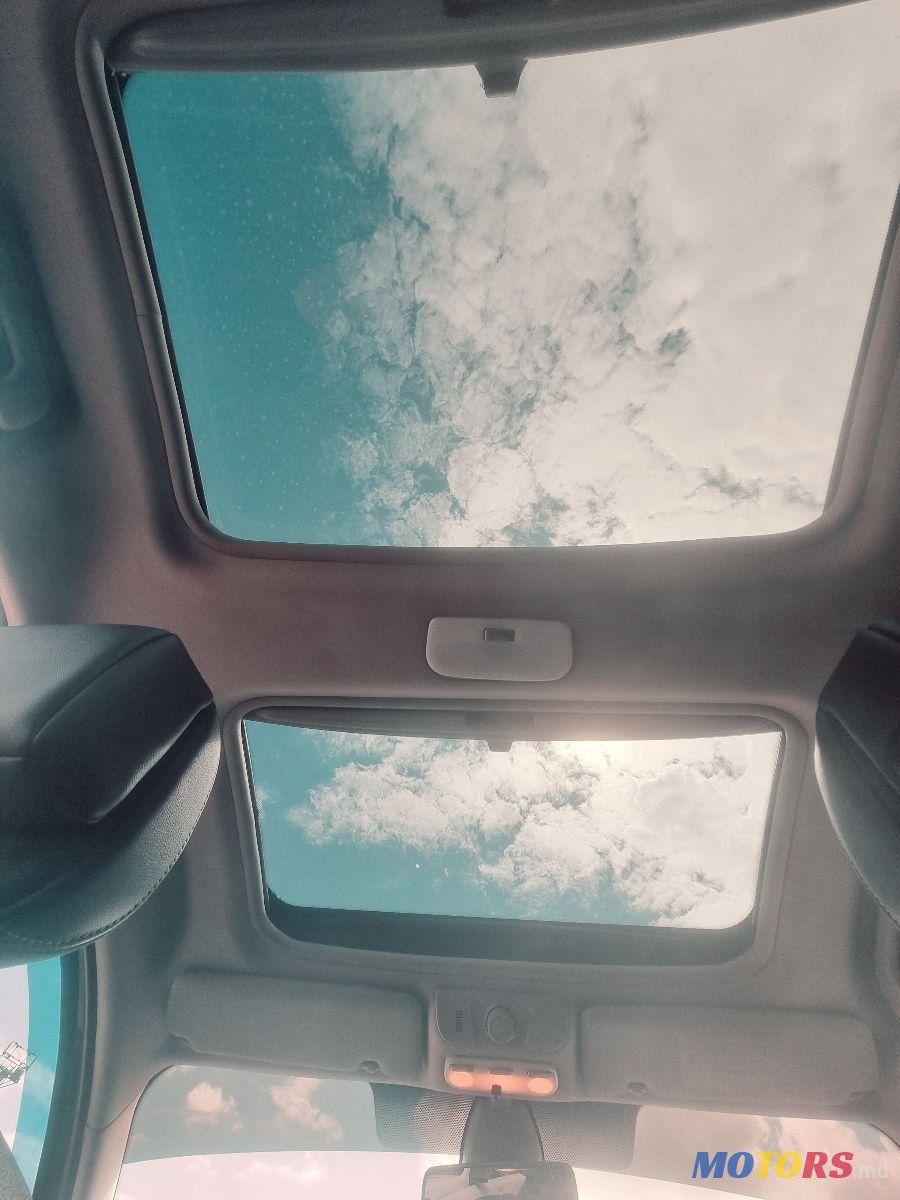 2011' Renault Megane photo #3