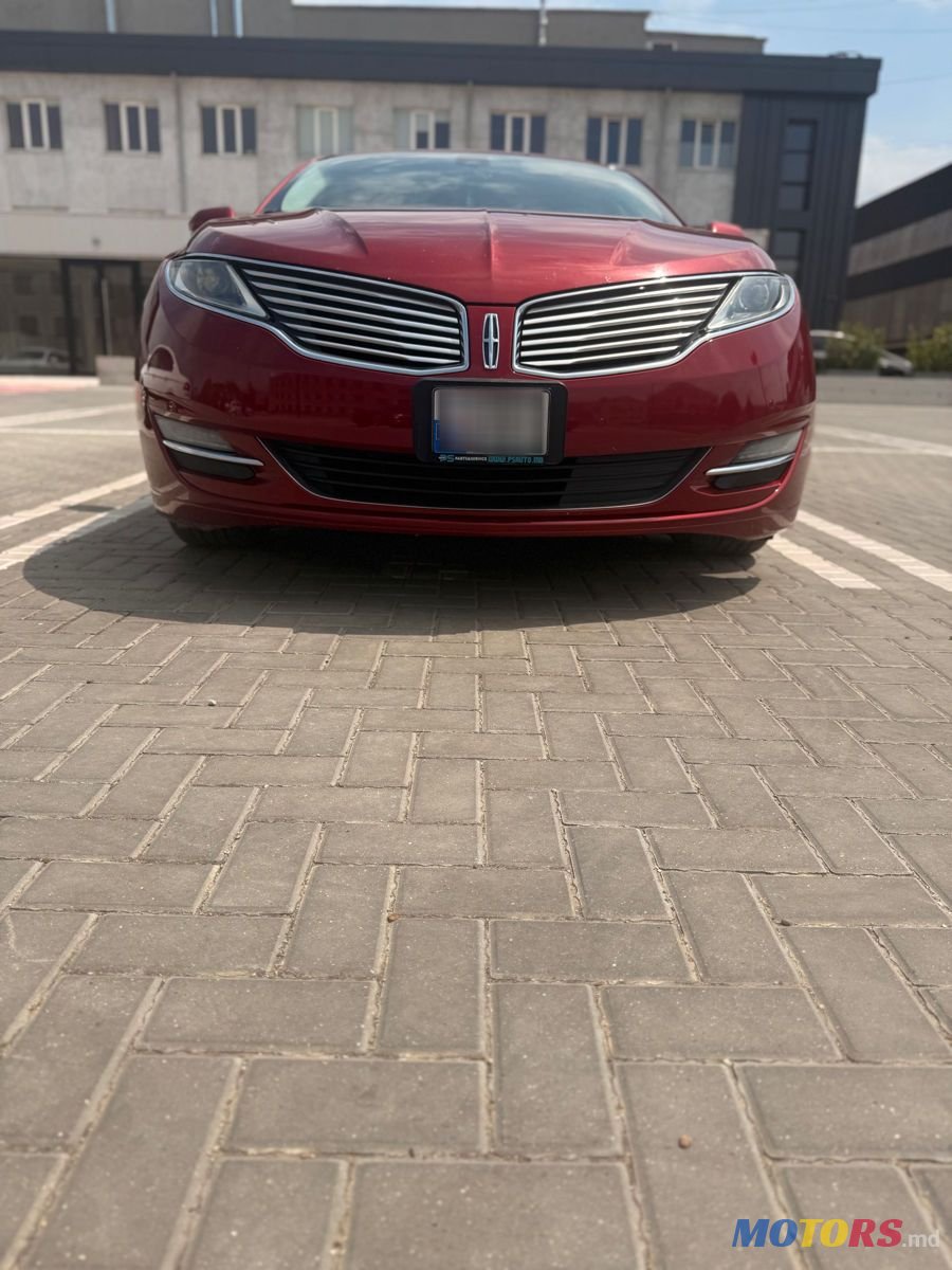 2013' Lincoln MKZ photo #2