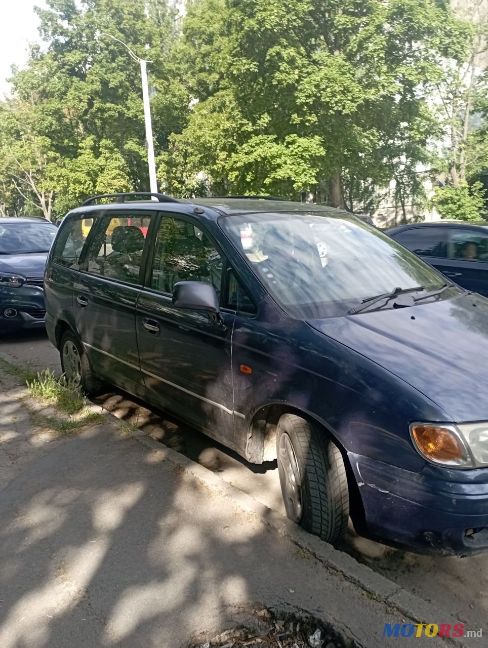 2001' Hyundai Trajet photo #1