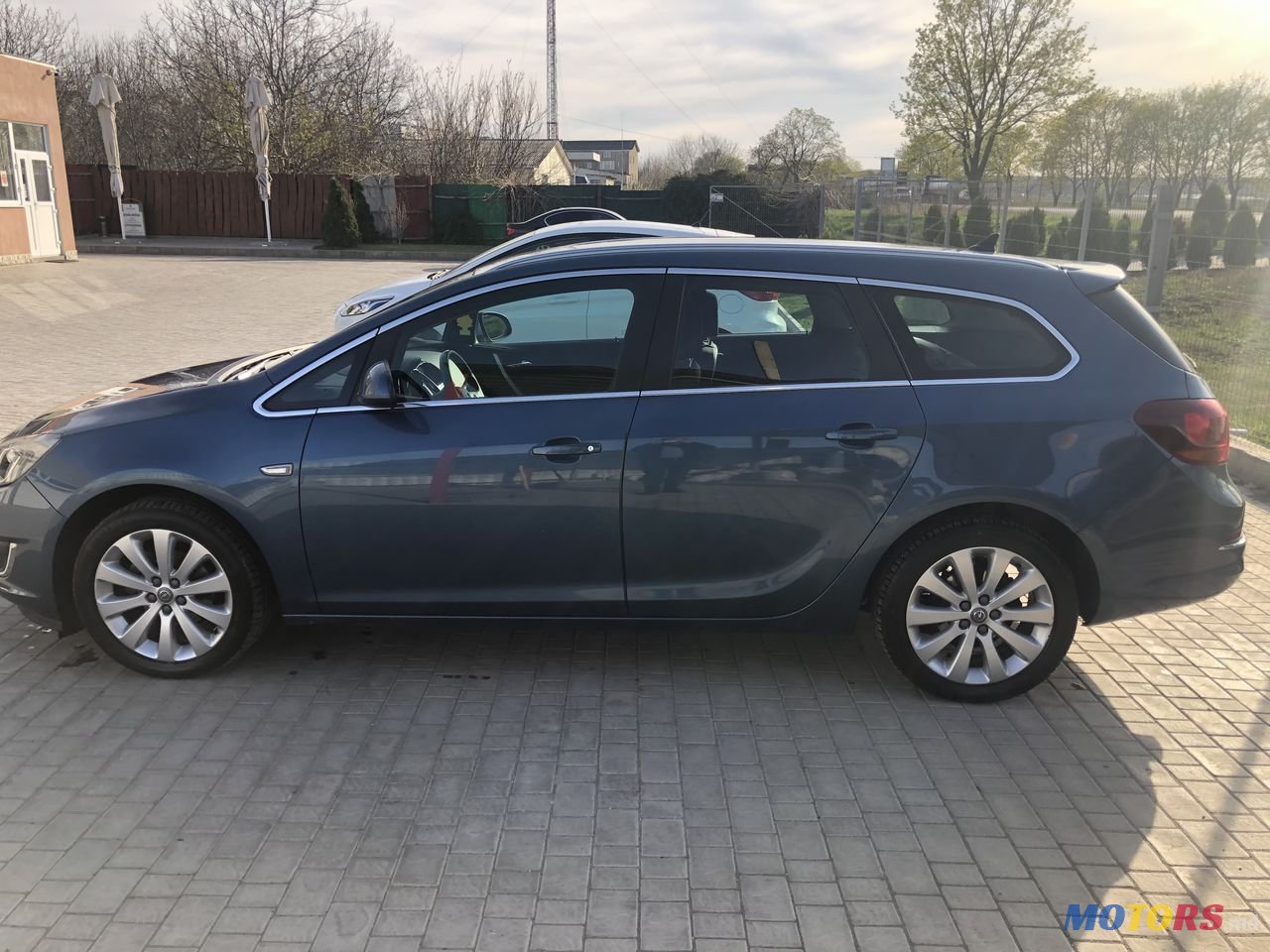 2013' Opel Astra photo #1