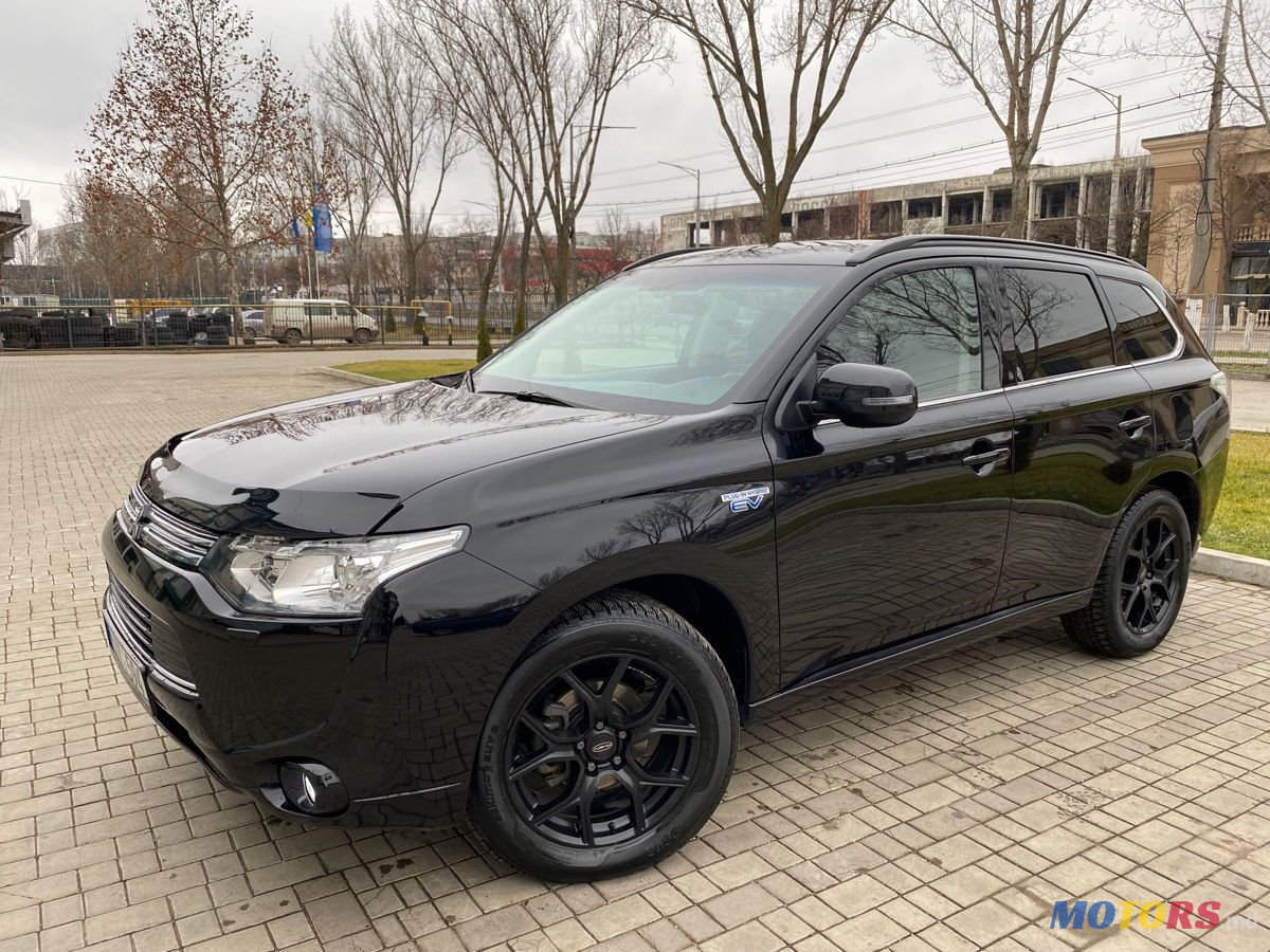 2013' Mitsubishi Outlander photo #1