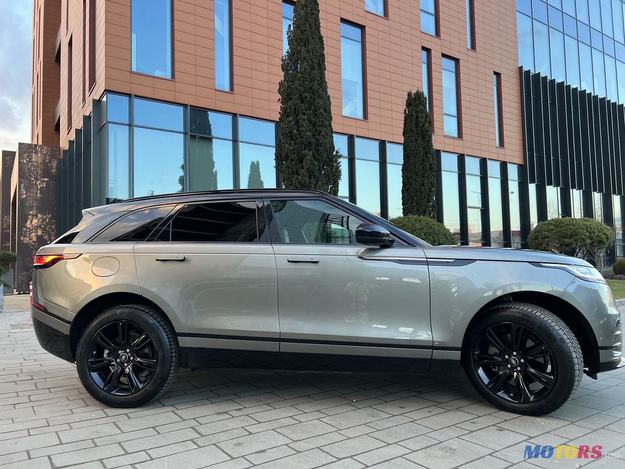 2018' Land Rover Range Rover Velar photo #1