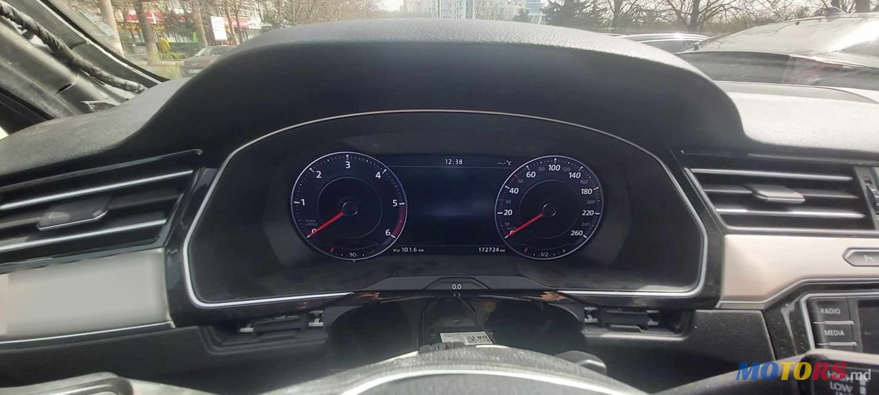 2015' Volkswagen Passat photo #3