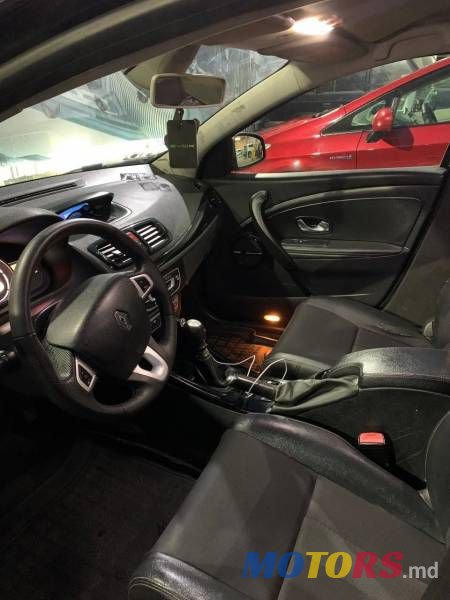 2011' Renault Megane photo #1