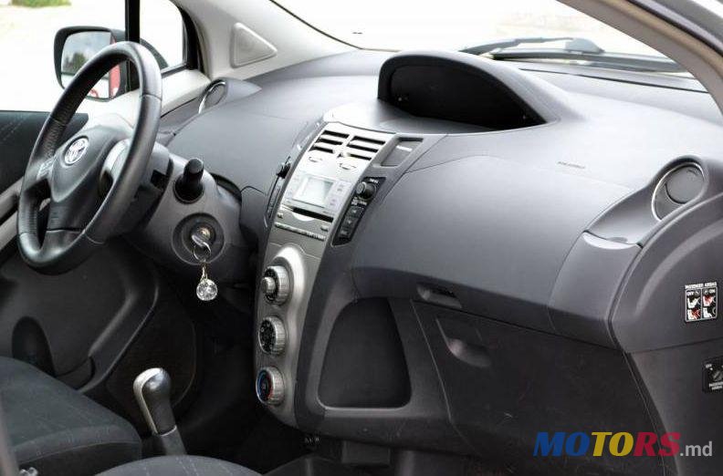 2008' Toyota Yaris photo #3