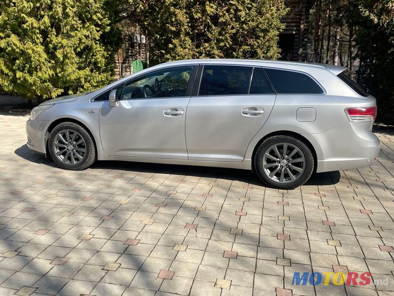 2010' Toyota Avensis photo #2
