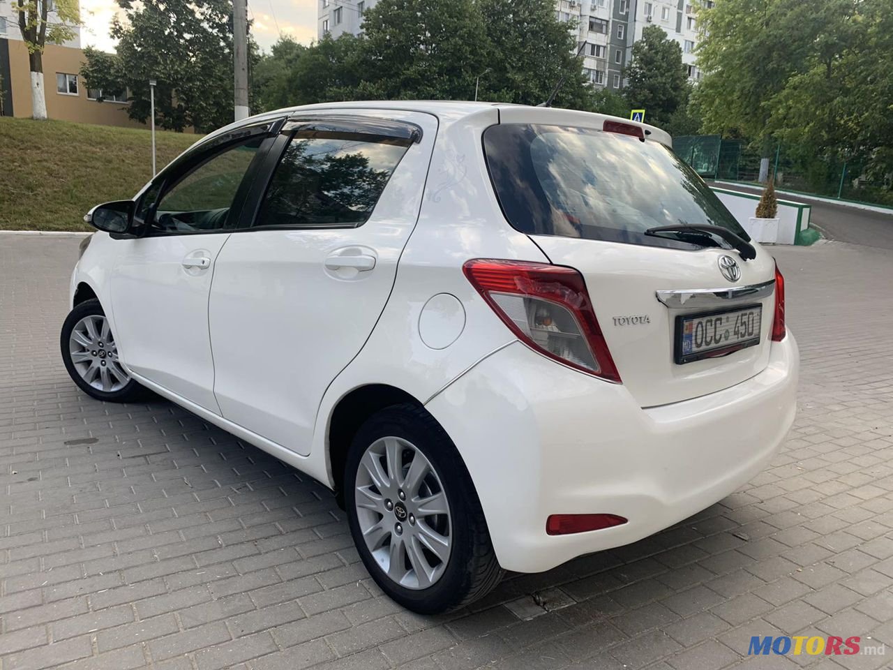 2012' Toyota Yaris photo #6