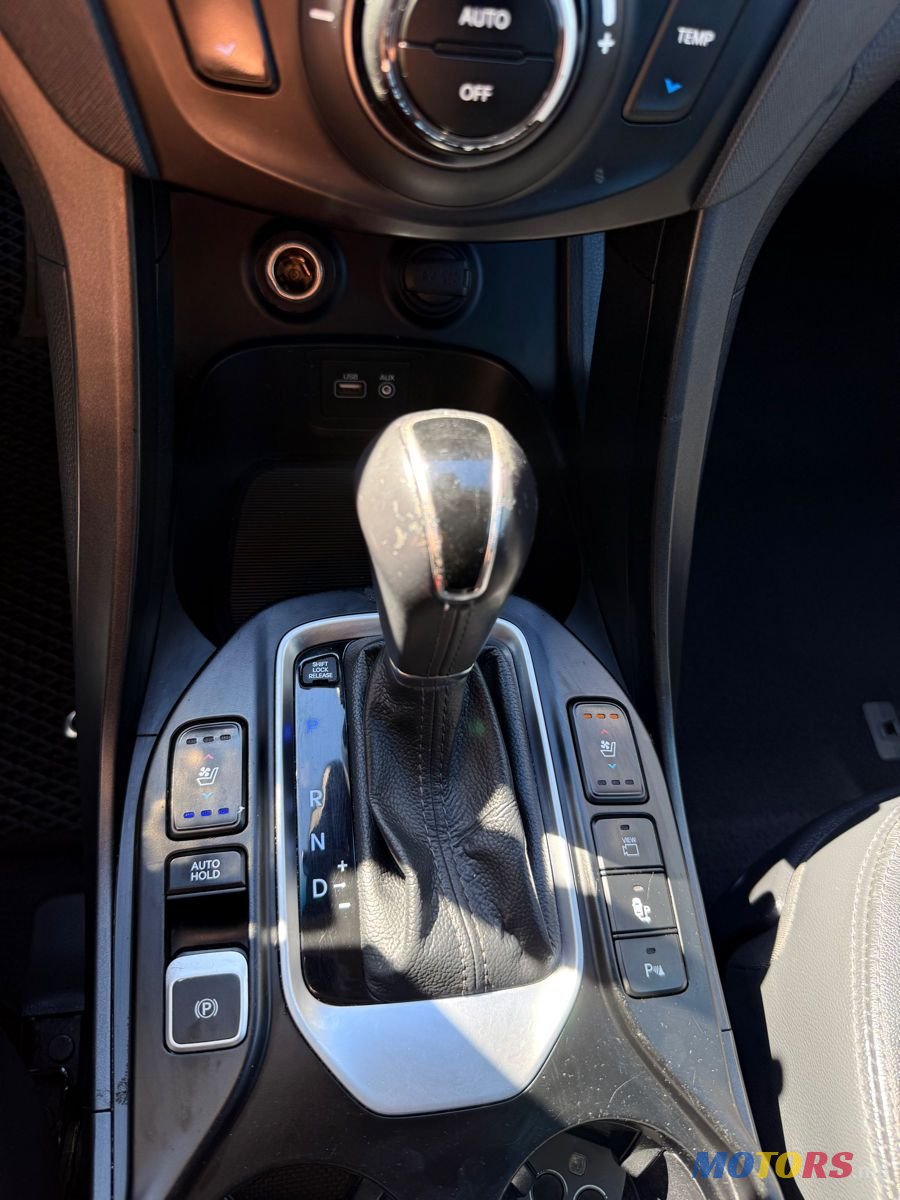 2015' Hyundai Santa Fe photo #6