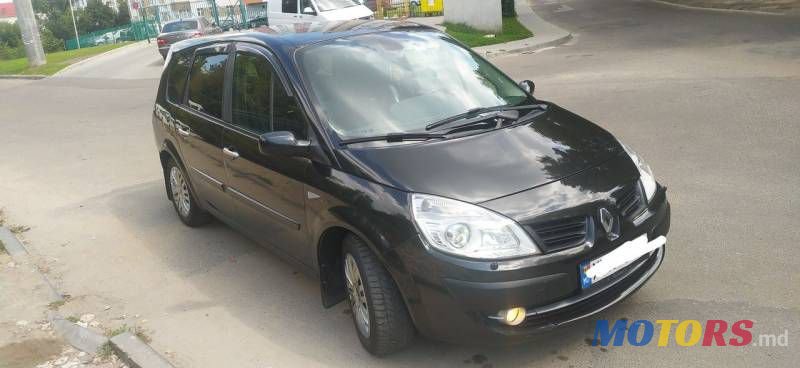 2008' Renault Grand Scenic photo #2