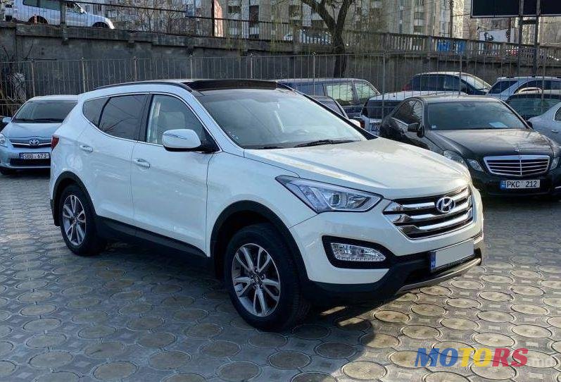 2012' Hyundai Santa Fe photo #1