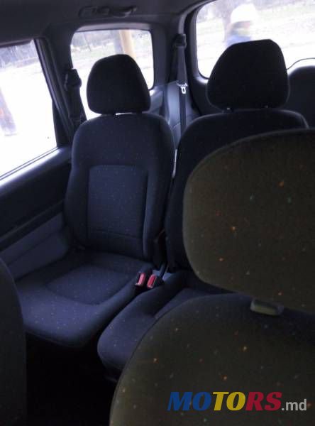 2003' Hyundai Trajet photo #3