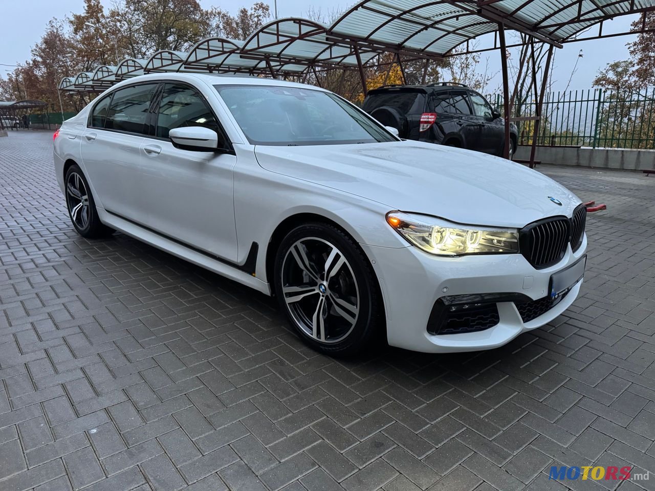 2016' BMW 7 Series photo #2