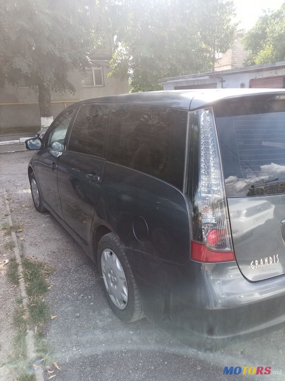 2006' Mitsubishi Grandis photo #4