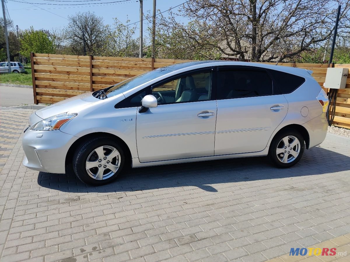 2012' Toyota Prius photo #2