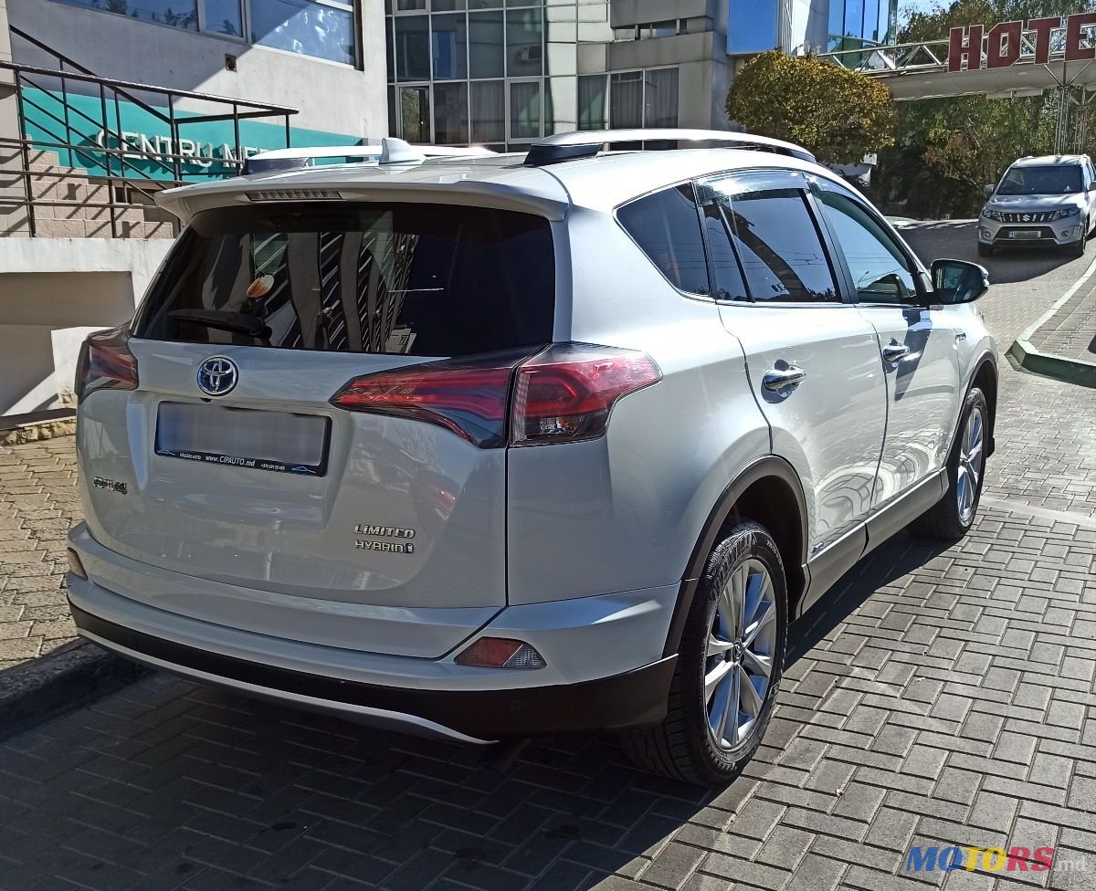 2017' Toyota RAV4 photo #2