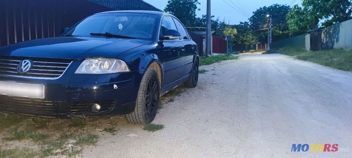 2004' Volkswagen Passat photo #1