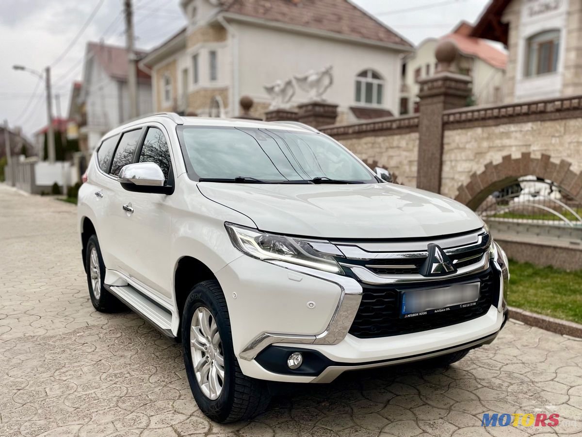2017' Mitsubishi Pajero Sport photo #1