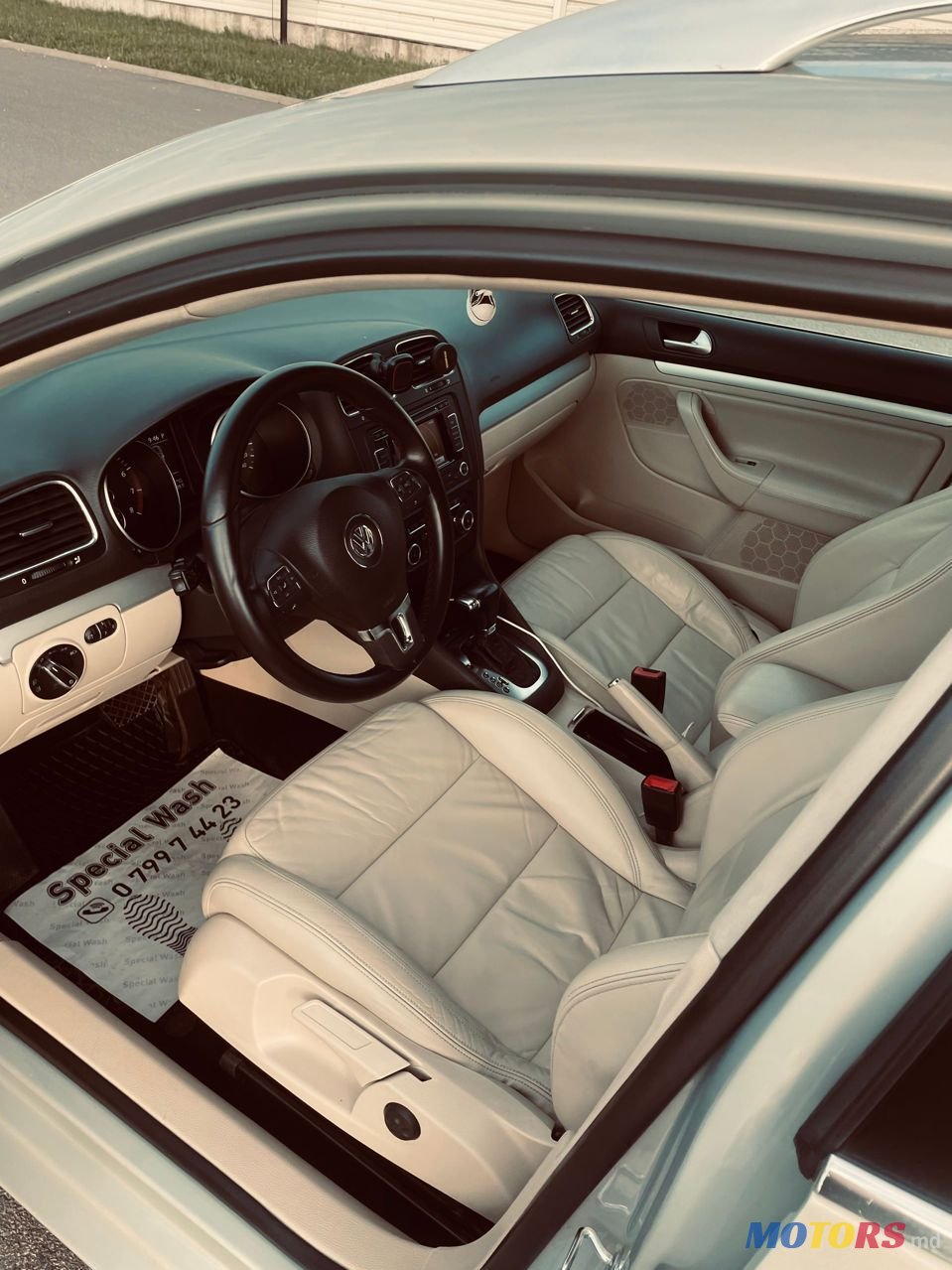 2009' Volkswagen Golf photo #4