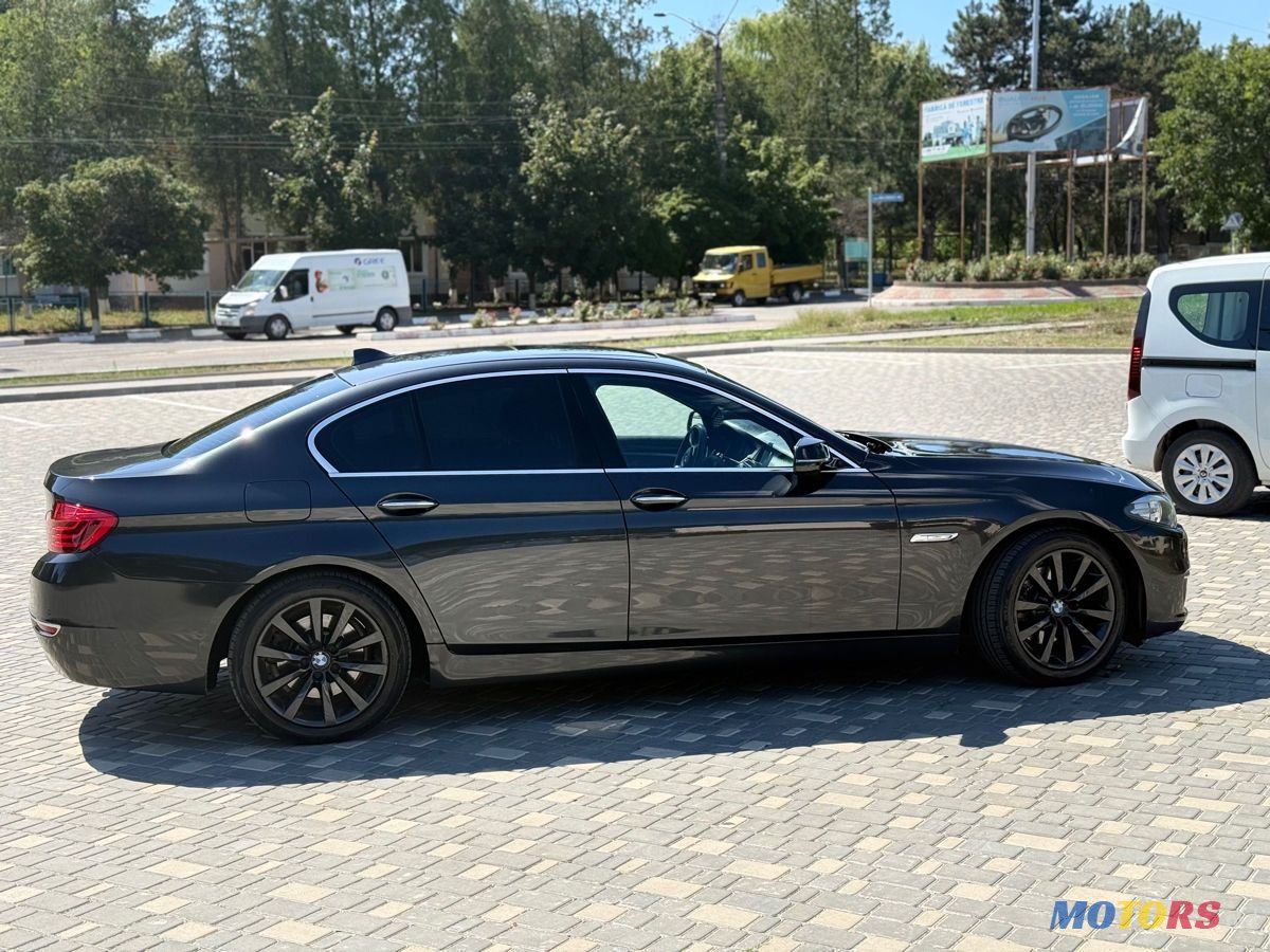 2013' BMW 5 Series photo #4