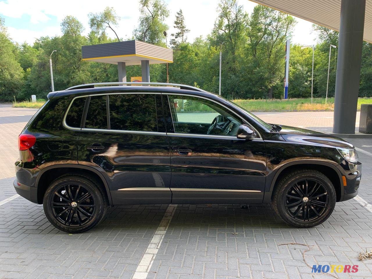 2016' Volkswagen Tiguan photo #2
