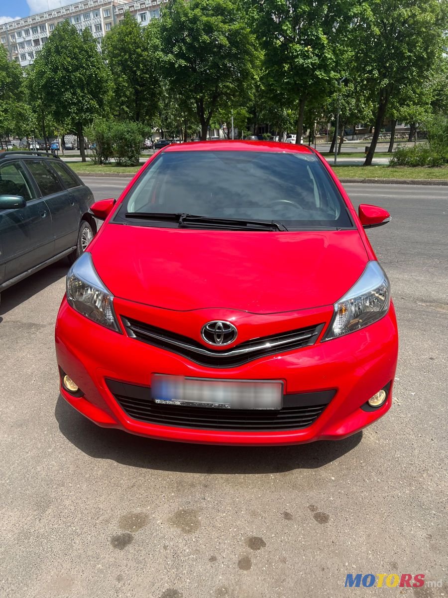 2012' Toyota Yaris photo #2