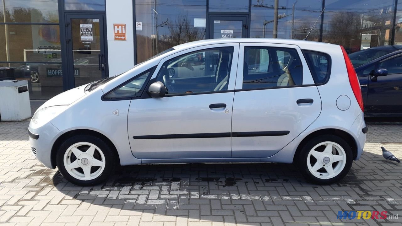 2007' Mitsubishi Colt photo #2