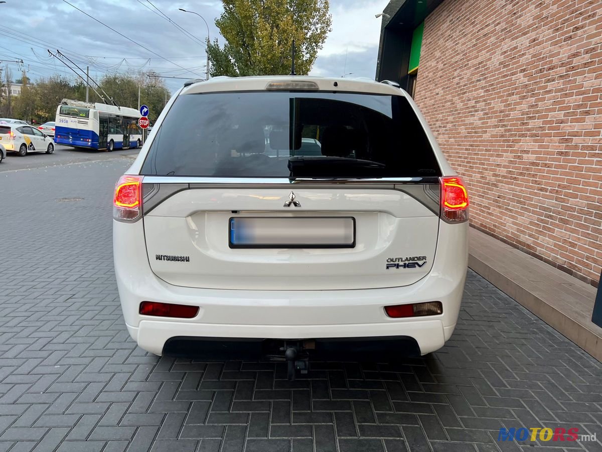 2013' Mitsubishi Outlander photo #6