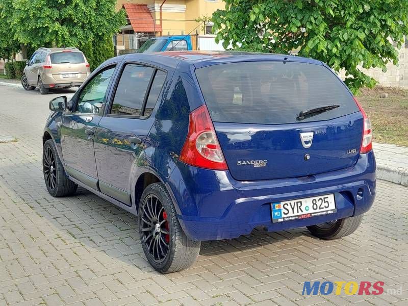 2009' Dacia Sandero photo #5