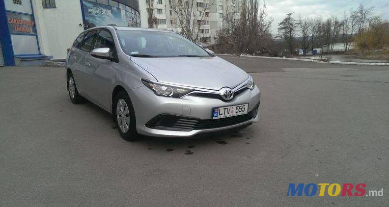 2015' Toyota Auris photo #2