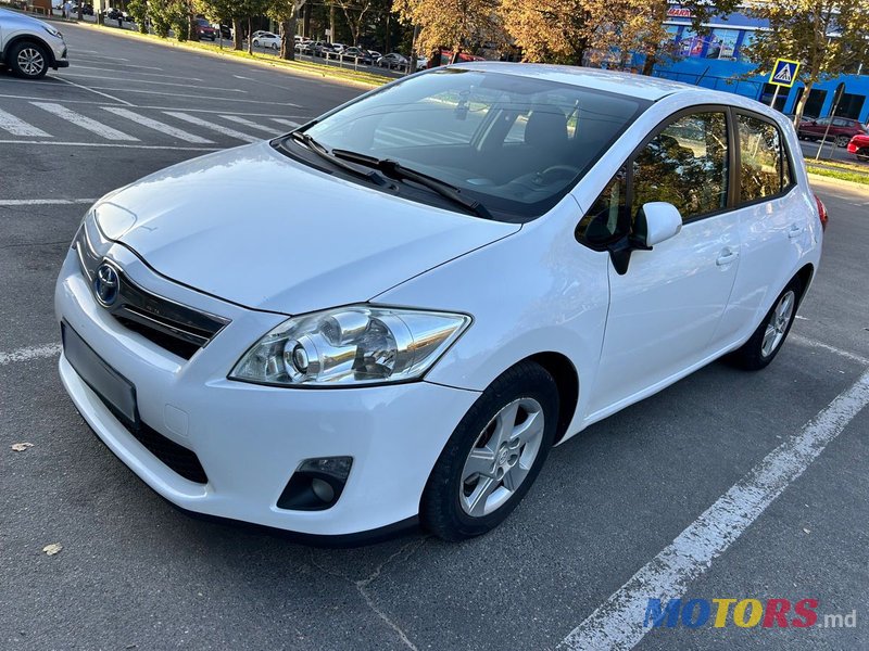 2011' Toyota Auris photo #1
