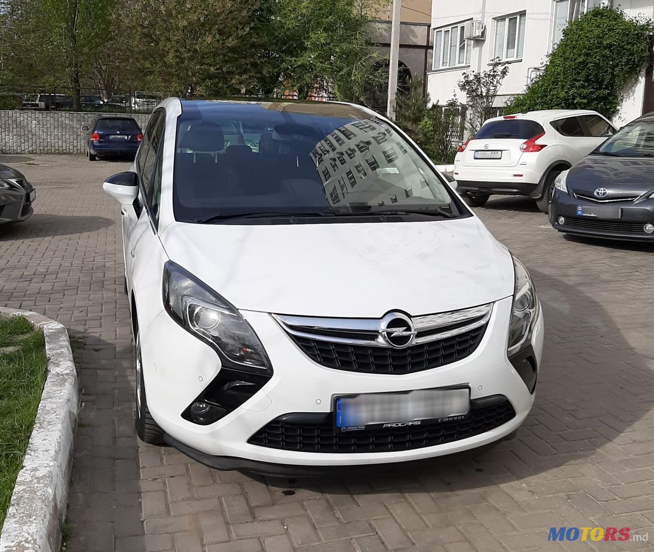 2013' Opel Zafira photo #1