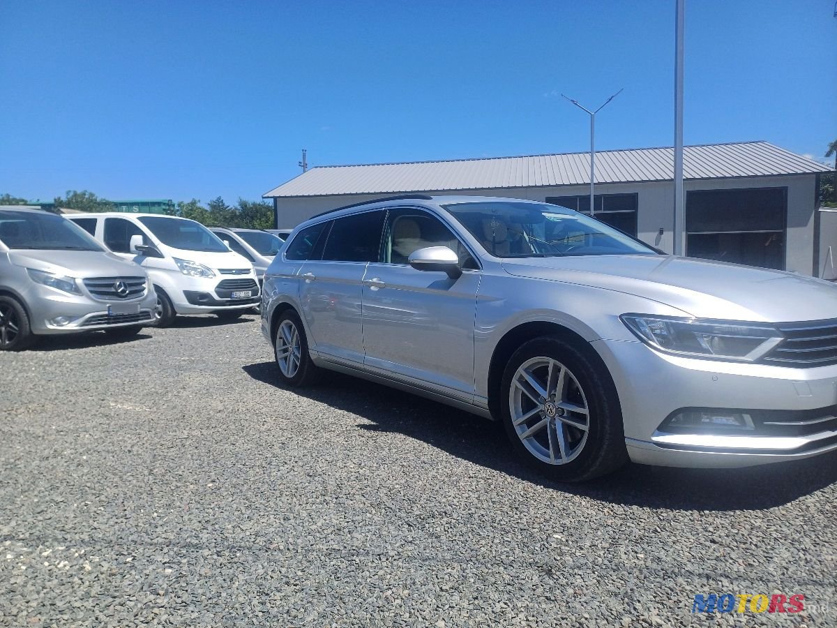 2016' Volkswagen Passat photo #4